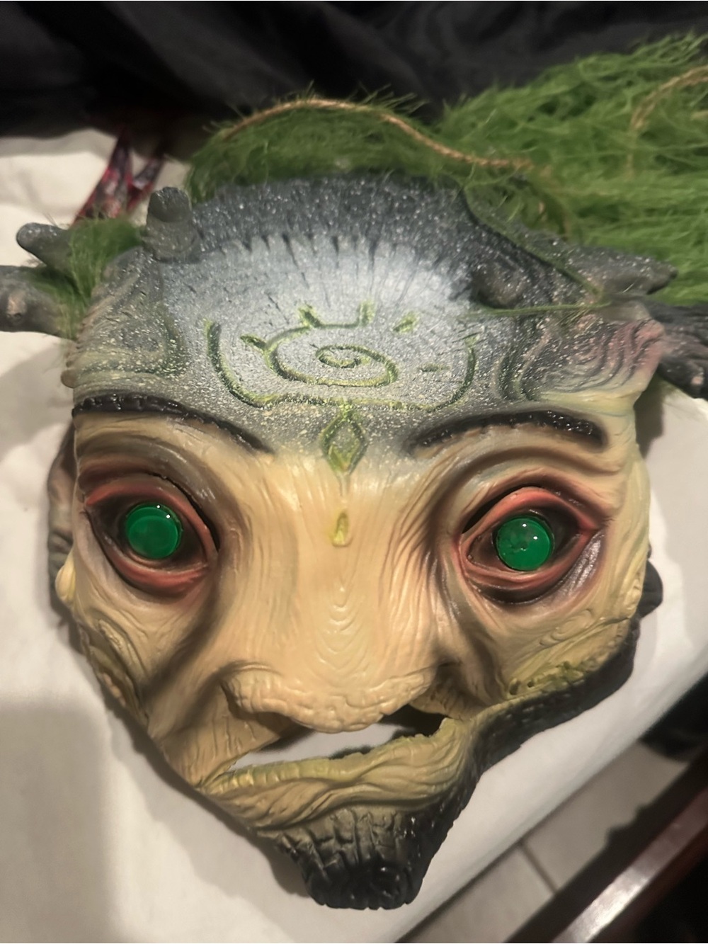 Reptile Habitat Decorative Mask - Green Accent